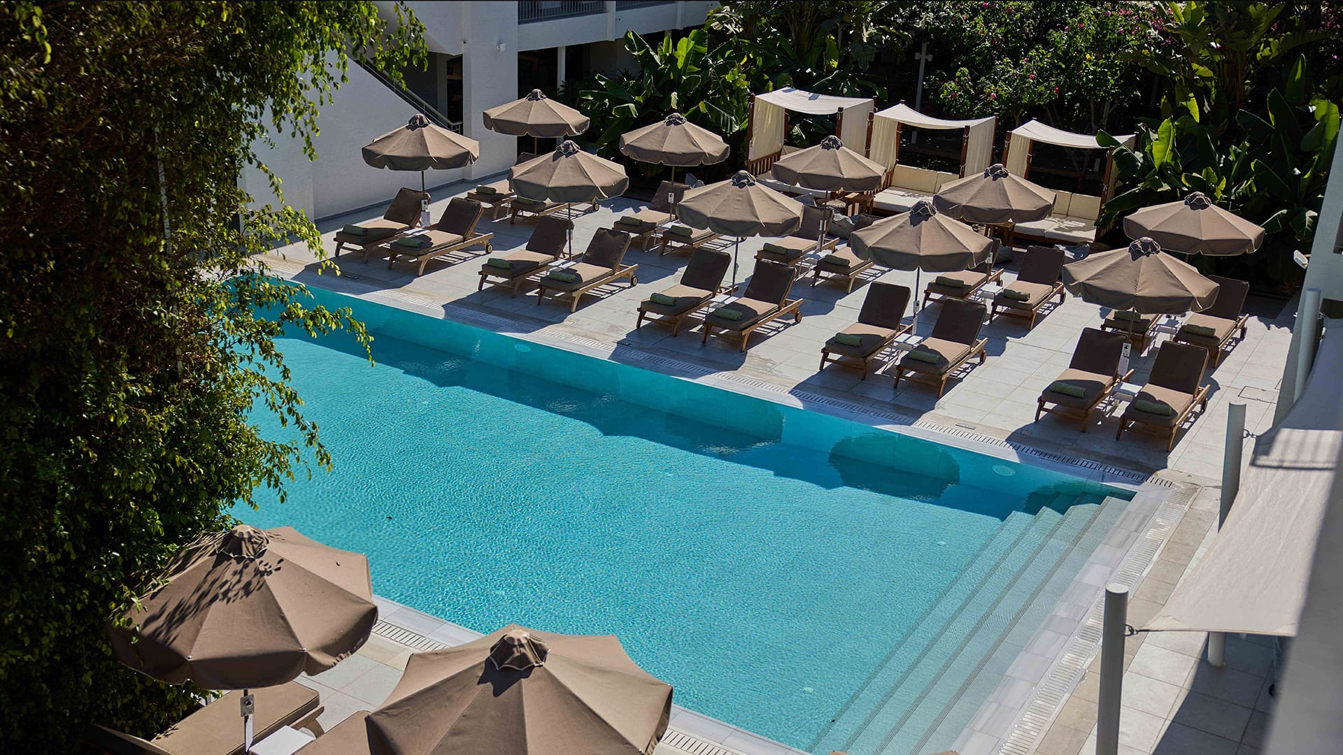 Pool -2 MB (1920 x 1080)